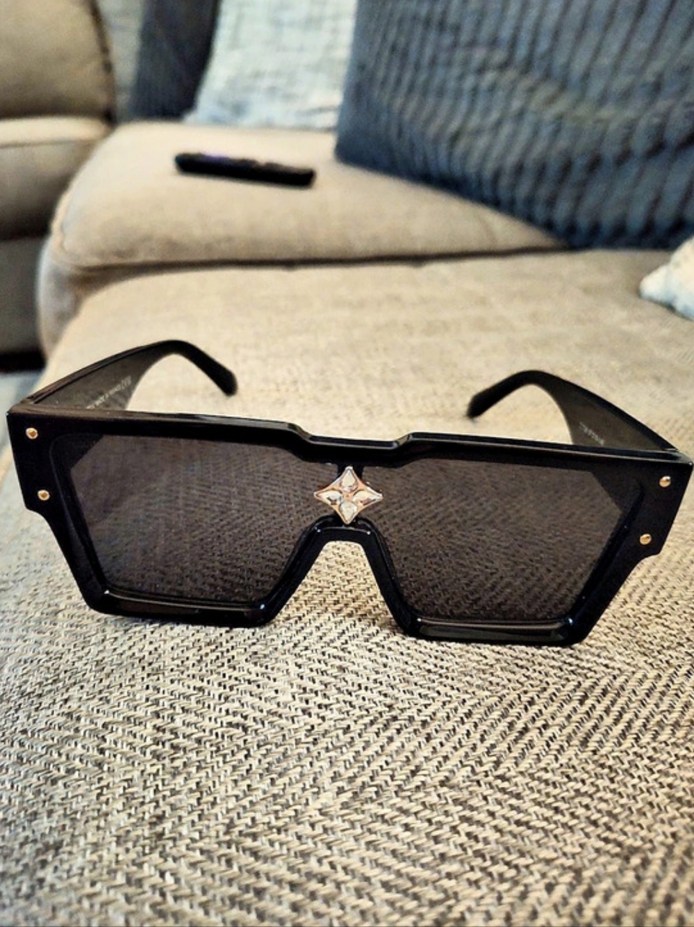Louis Vuitton Cyclone Sunglasses Z1736 Black & Gold Sunglasses Like New